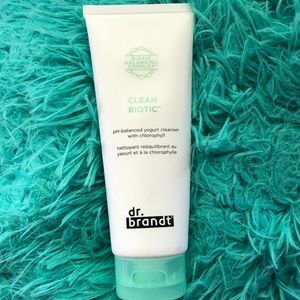 PH Balanced Yogurt Cleanser with Chlorophyll